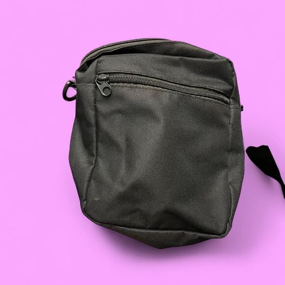 Black crossbody bag with adjustable straps - Picture 5 of 5